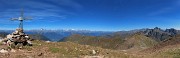 49 Panoramica dal Monte Masoni verso Alpi Retiche a sx e Orobie a dx